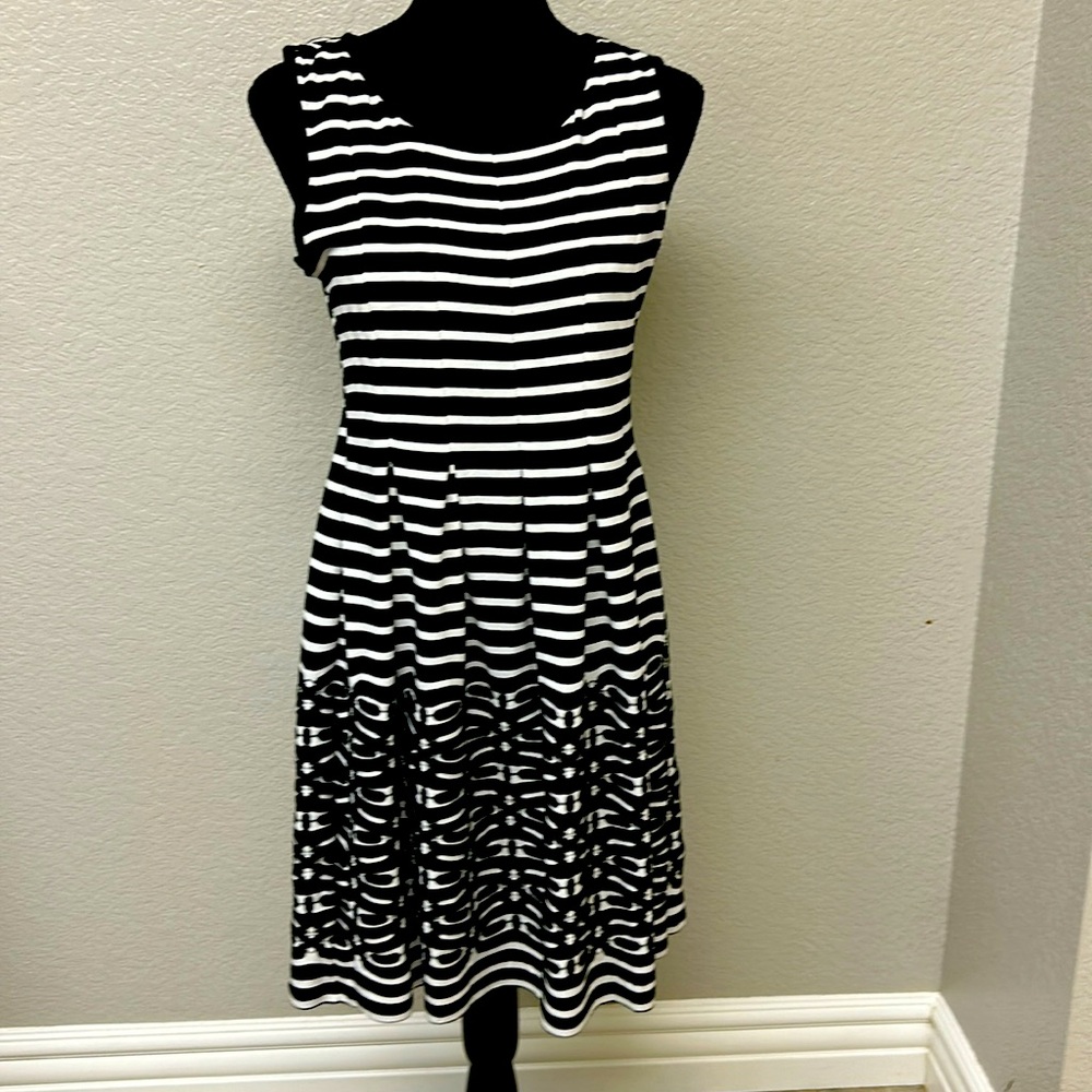 Max Studio flare stretch sleeveless summer dress